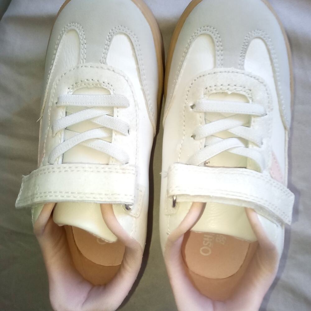Girls Oshkosh white sneakers size 1 NWOT